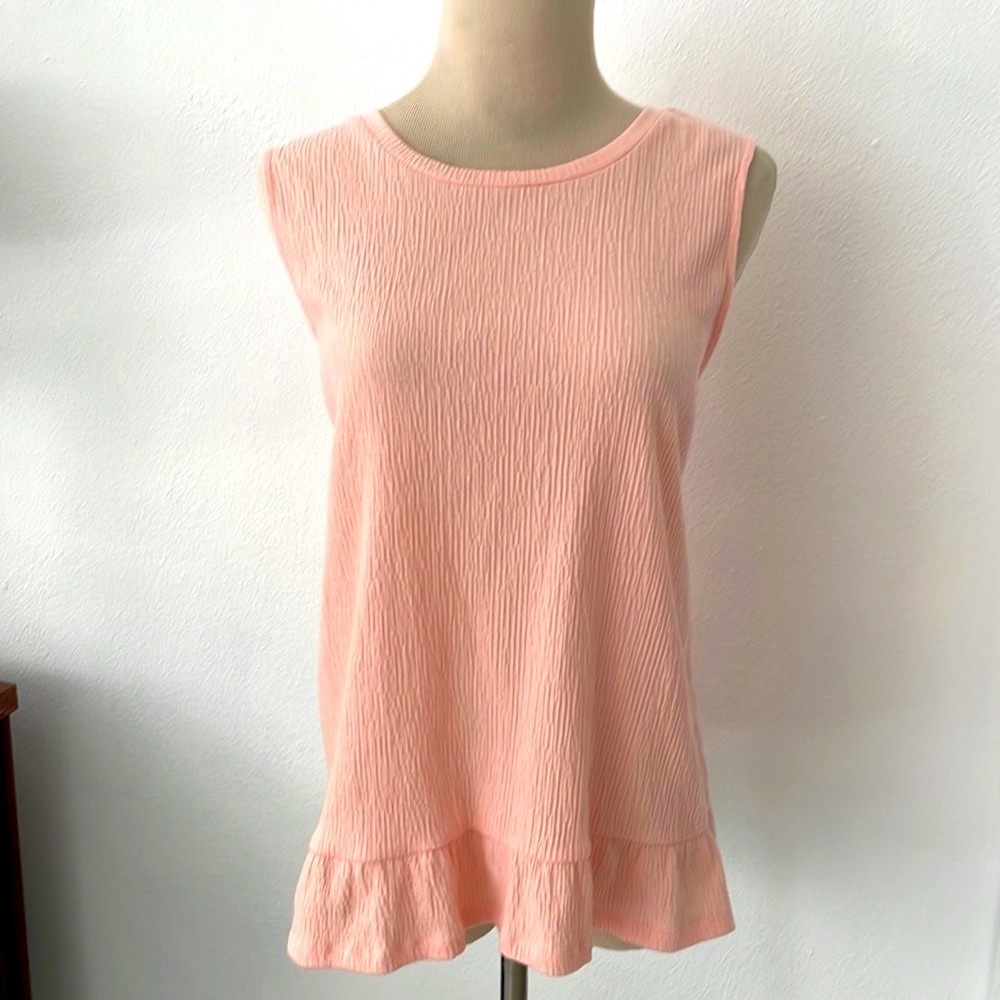 Michael Kors sleeveless top crimped texture with bottom ruffle in Peach logo/L